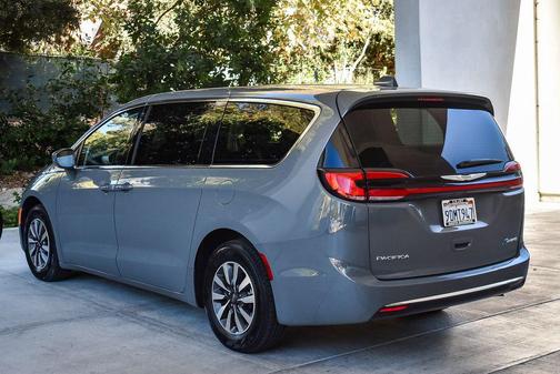 2022 Chrysler Pacifica Hybrid Touring L