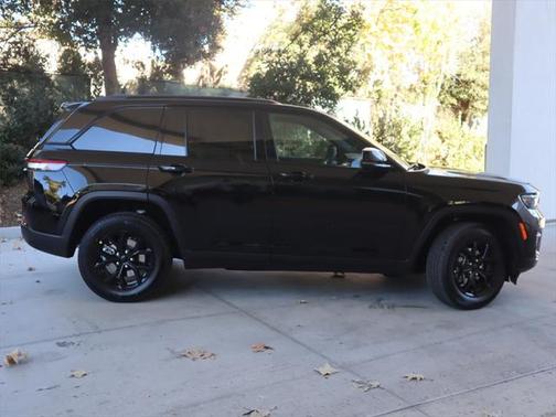 2025 Jeep Grand Cherokee Altitude