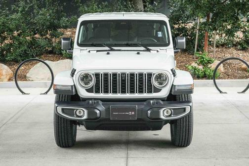 Bright White Clearcoat 2026 Jeep Wrangler 4-Door Sahara 4x4