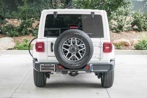 Bright White Clearcoat 2026 Jeep Wrangler 4-Door Sahara 4x4