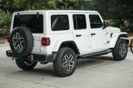 Bright White Clearcoat 2026 Jeep Wrangler 4-Door Sahara 4x4