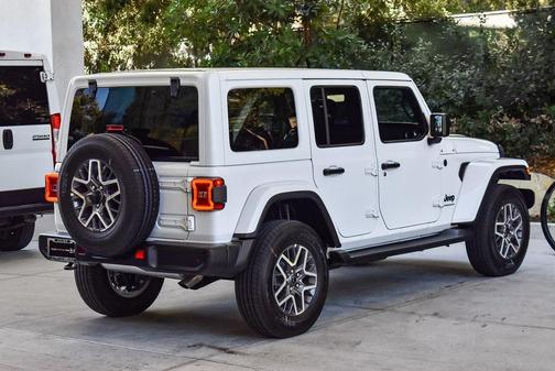 2025 Jeep Wrangler 4-Door Sahara 4x4