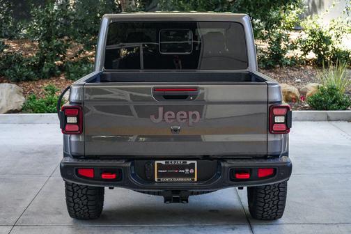 Granite Crystal Metallic Clearcoat 2026 Jeep Gladiator Rubicon