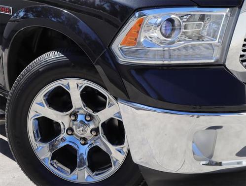 Brilliant Black Crystal Pearlcoat 2016 RAM 1500 Laramie