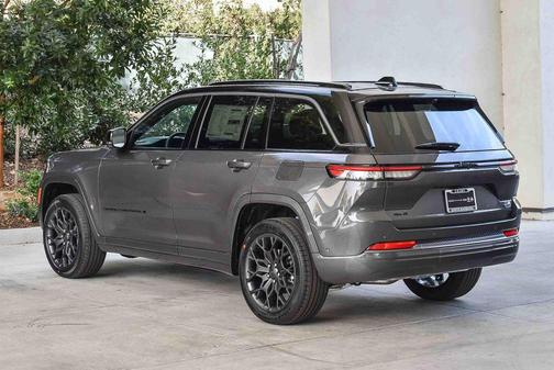 2026 Jeep Grand Cherokee Summit