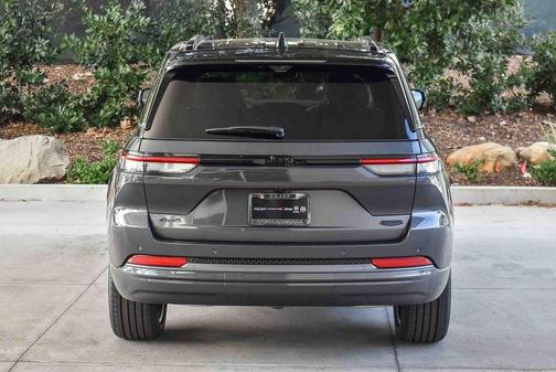 2026 Jeep Grand Cherokee Summit