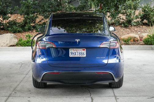 Deep Blue Metallic 2023 Tesla Model Y Long Range Dual Motor All-Wheel Drive