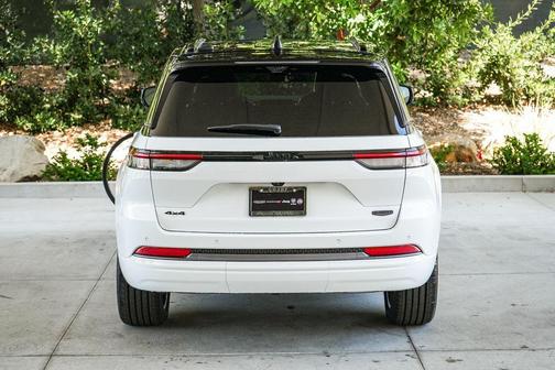 Bright White Clearcoat 2026 Jeep Grand Cherokee Summit