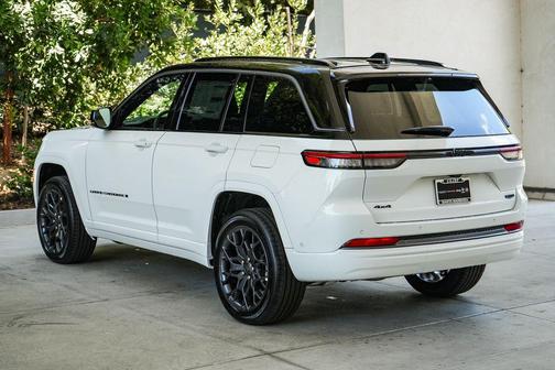 Bright White Clearcoat 2026 Jeep Grand Cherokee Summit