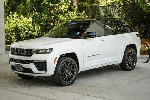 Bright White Clearcoat 2026 Jeep Grand Cherokee Summit