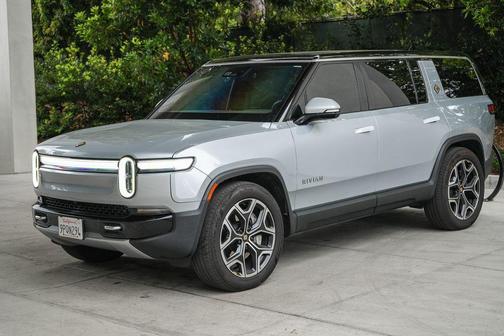 LA Silver 2025 Rivian R1S Adventure Dual Motor Large Pack