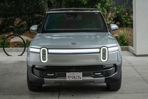 LA Silver 2025 Rivian R1S Adventure Dual Motor Large Pack