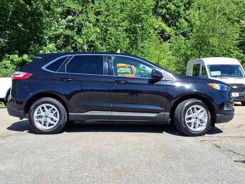 Black Metallic 2024 Ford Edge SEL