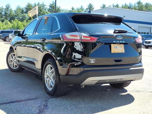 Black Metallic 2024 Ford Edge SEL