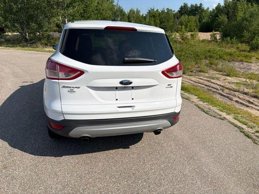 Oxford White 2015 Ford Escape SE