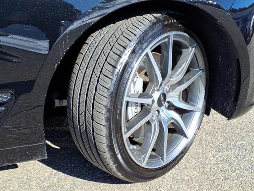 2025 Genesis G70 2.5T RWD