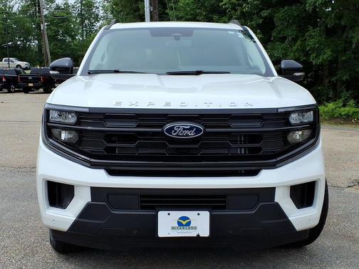 Star White Metallic Tri-Coat 2026 Ford Expedition Max Active 4x4
