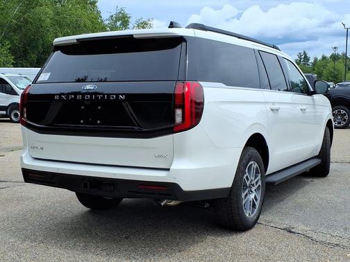 Star White Metallic Tri-Coat 2026 Ford Expedition Max Active 4x4