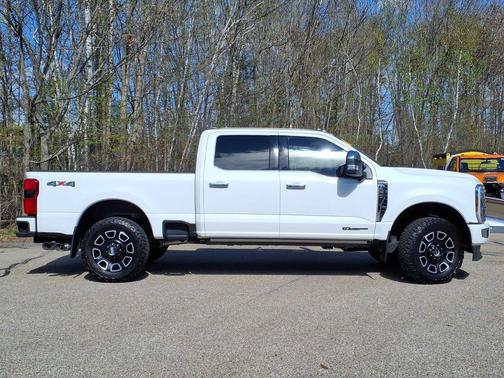 White 2023 Ford F-250 Platinum