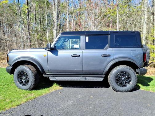 Carbonized Gray Metallic 2026 Ford Bronco Badlands