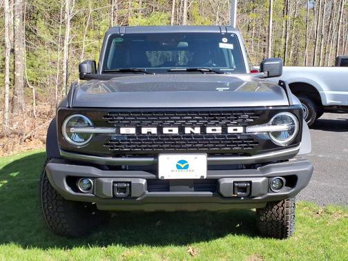 Carbonized Gray Metallic 2026 Ford Bronco Badlands