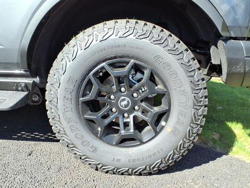 Carbonized Gray Metallic 2026 Ford Bronco Badlands