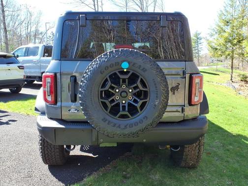 Carbonized Gray Metallic 2026 Ford Bronco Badlands