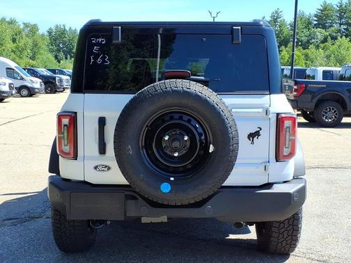 Oxford White 2026 Ford Bronco Outer Banks