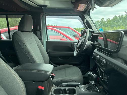 2024 Jeep Wrangler 4-Door Sahara 4x4