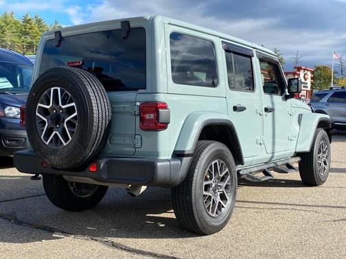 2024 Jeep Wrangler 4-Door Sahara 4x4
