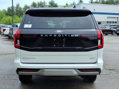 Star White Metallic Tri-Coat 2026 Ford Expedition Max Platinum