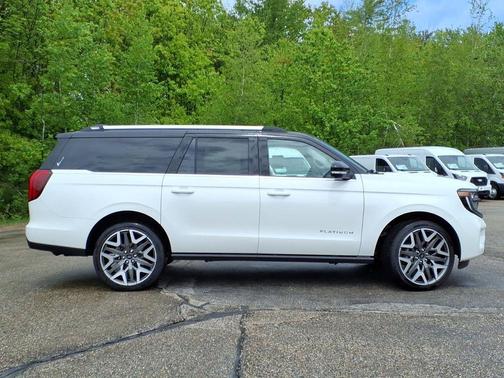 Star White Metallic Tri-Coat 2026 Ford Expedition Max Platinum