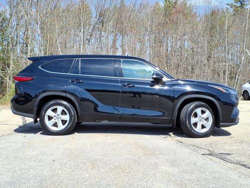 Midnight Black Metallic 2022 Toyota Highlander L