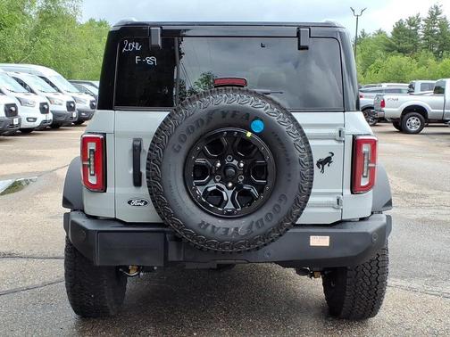 Avalanche Gray 2026 Ford Bronco Outer Banks