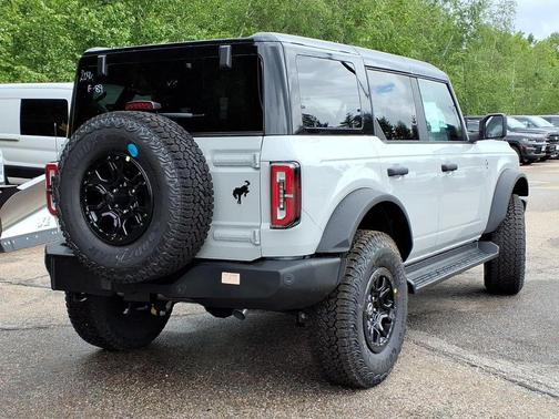 Avalanche Gray 2026 Ford Bronco Outer Banks