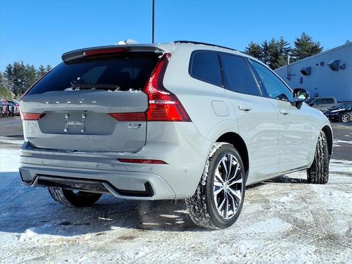 2025 Volvo XC60 B5 Plus