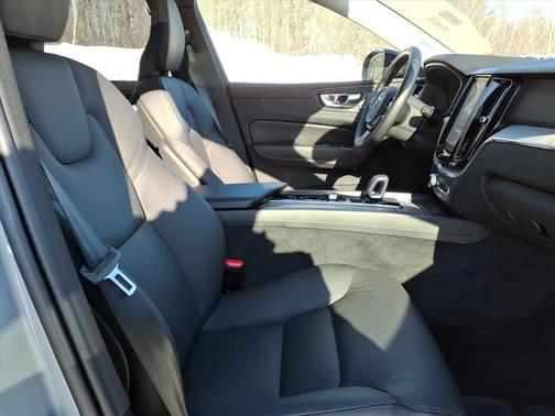 2025 Volvo XC60 B5 Plus