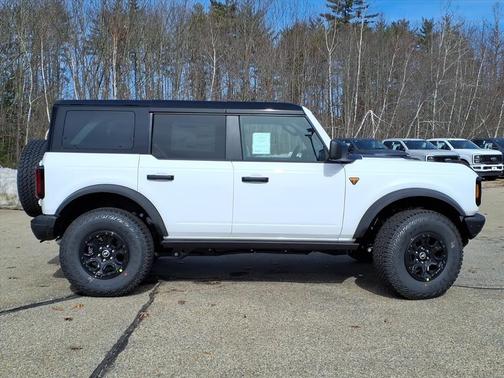 Oxford White 2026 Ford Bronco Badlands