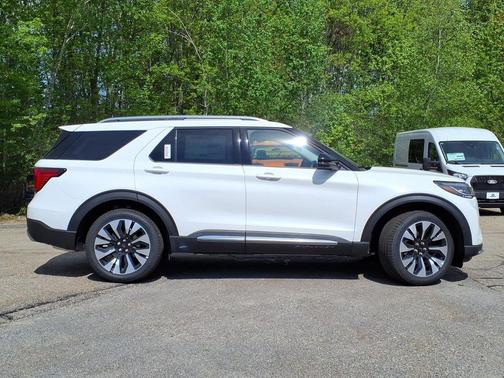 Star White Metallic Tri-Coat 2026 Ford Explorer Platinum