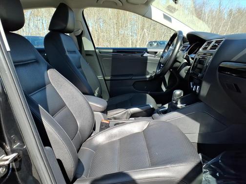 Black Uni 2016 Volkswagen Jetta 1.8T SEL