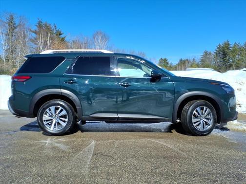 2025 Nissan Pathfinder SL 4WD