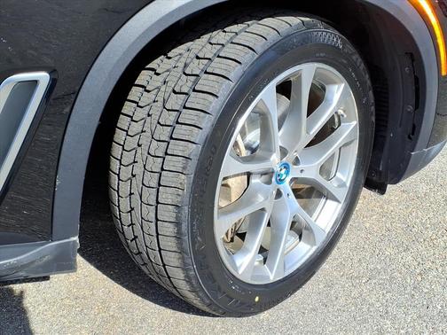 Jet Black 2023 BMW X5 PHEV xDrive45e