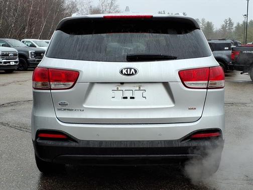 Sparkling Silver 2017 Kia Sorento LX