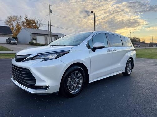 2023 Toyota Sienna XLE