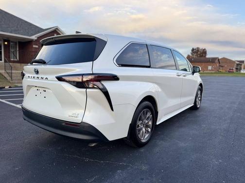 2023 Toyota Sienna XLE