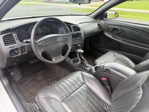 White 2000 Chevrolet Monte Carlo SS 2dr Coupe