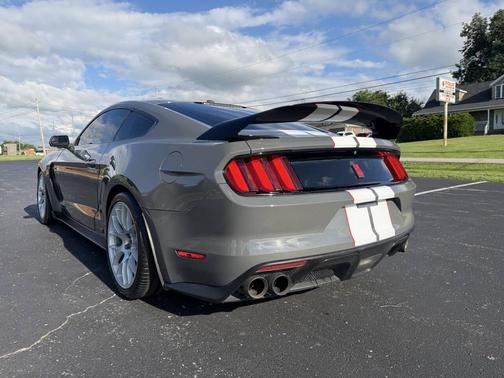 Gray 2018 Ford Shelby GT350R Base