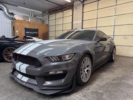 Gray 2018 Ford Shelby GT350R Base