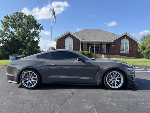 Gray 2018 Ford Shelby GT350R Base