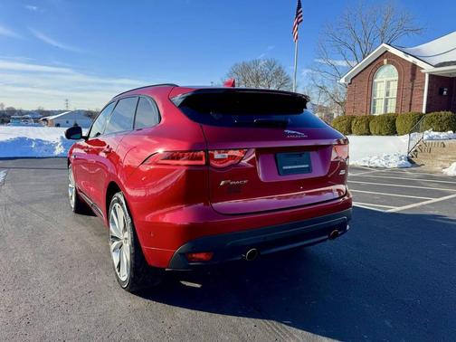 2017 Jaguar F-PACE 35t R-Sport
